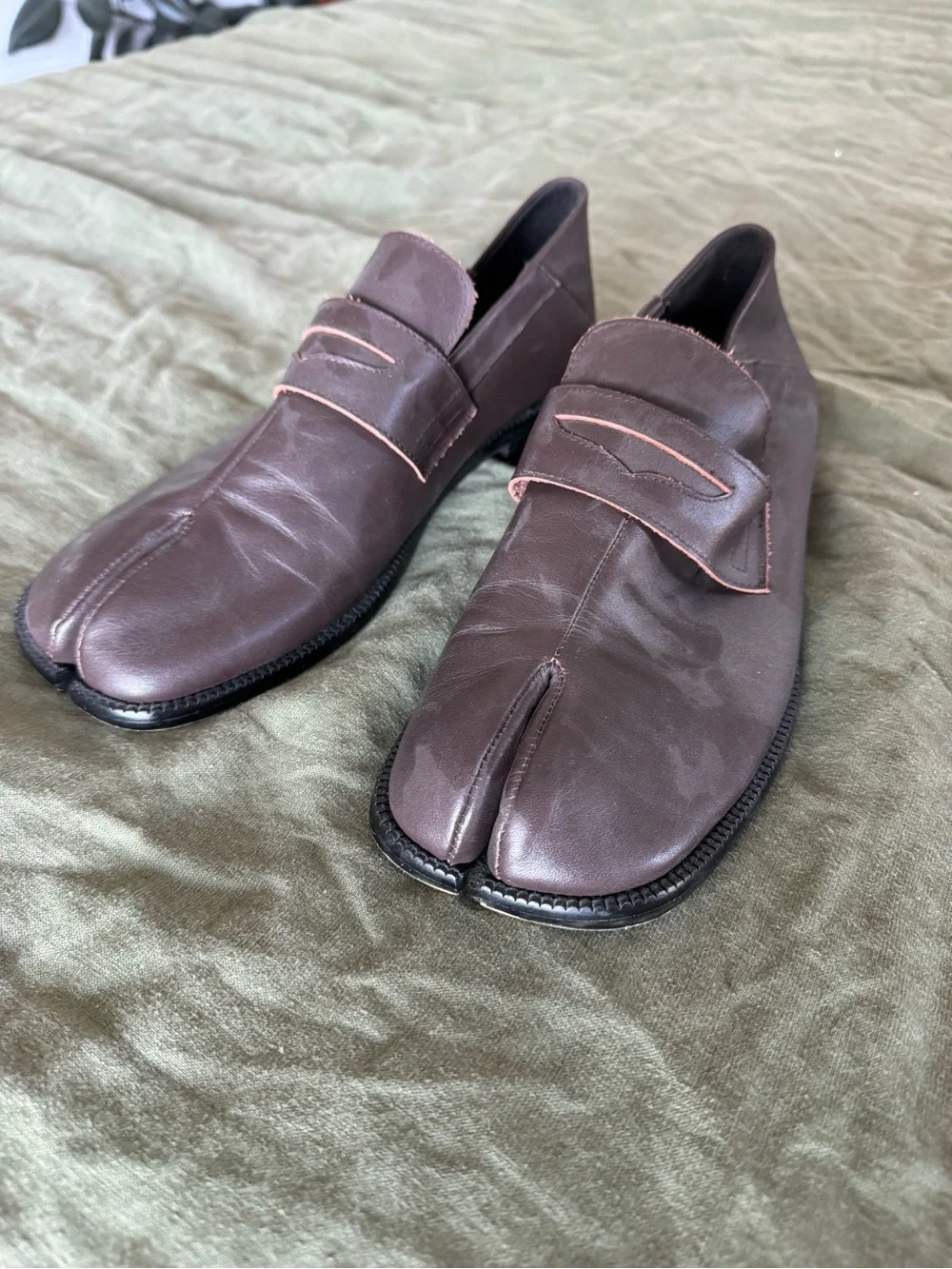 Men's Split-Toe Leather Slip-On Loafers in Brown